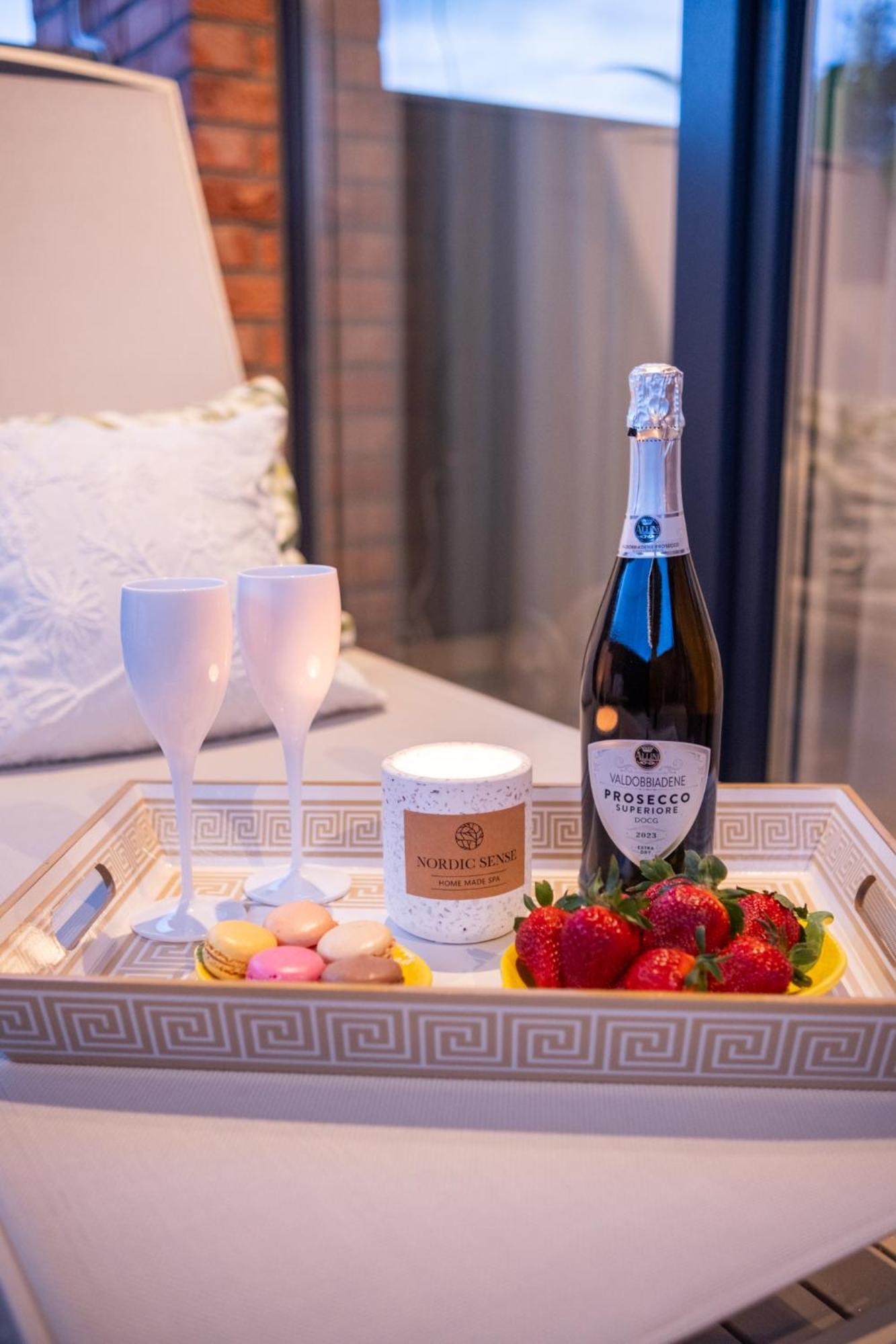 Jacuzzi & Sauna Skyview Apartment Cluj-Napoca