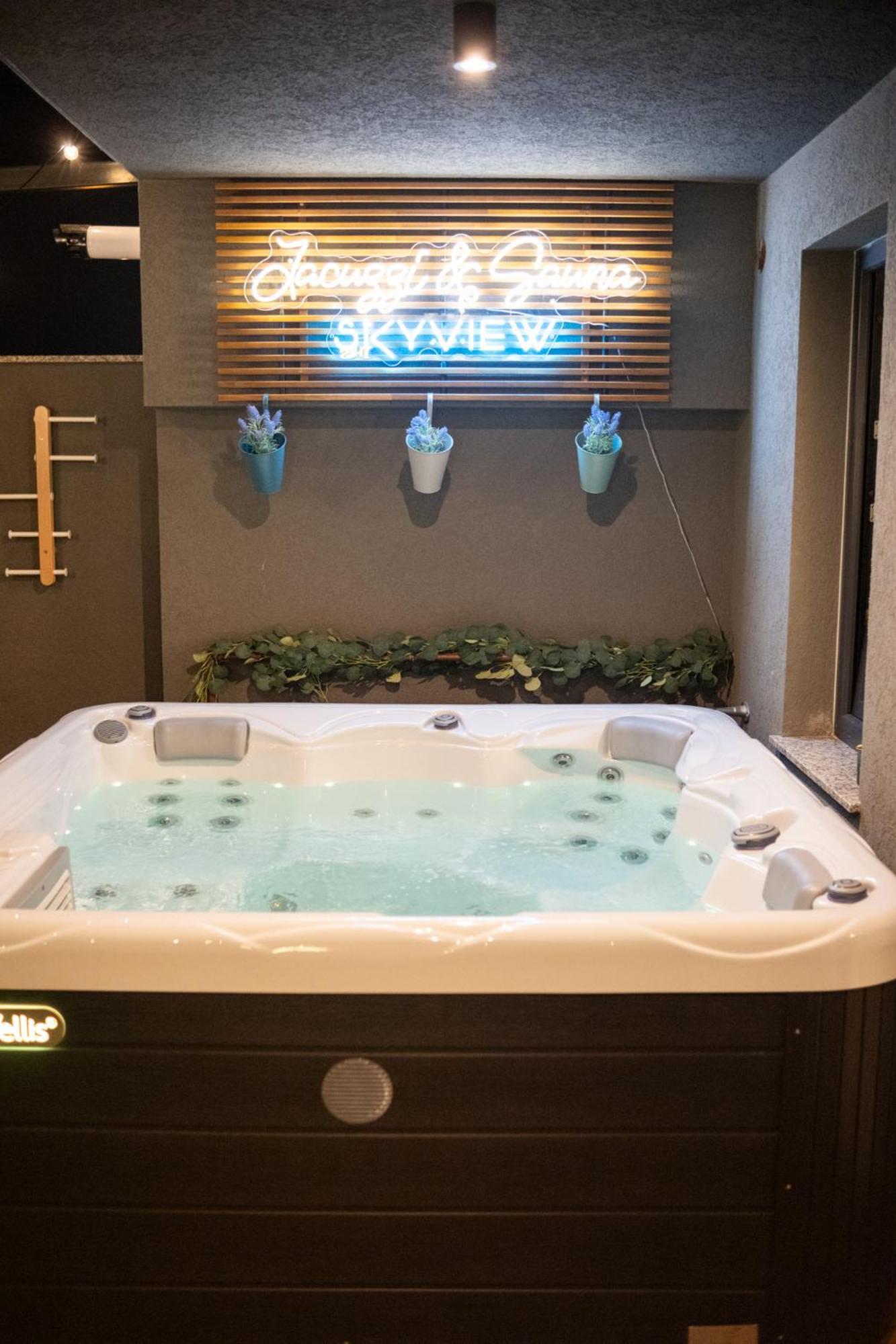 Apartment Jacuzzi & Sauna Skyview *